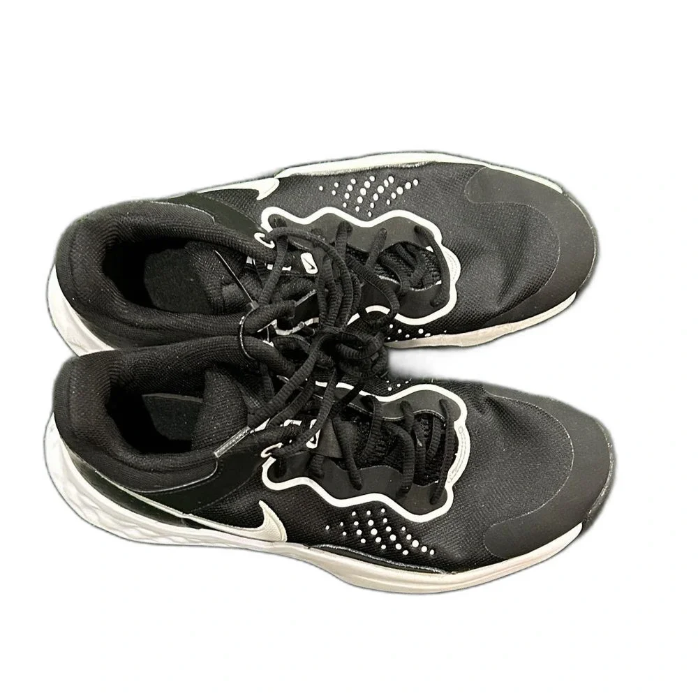 Nike Men’s Size 10 Sneakers Running Shoes Athletic Swoosh Black White